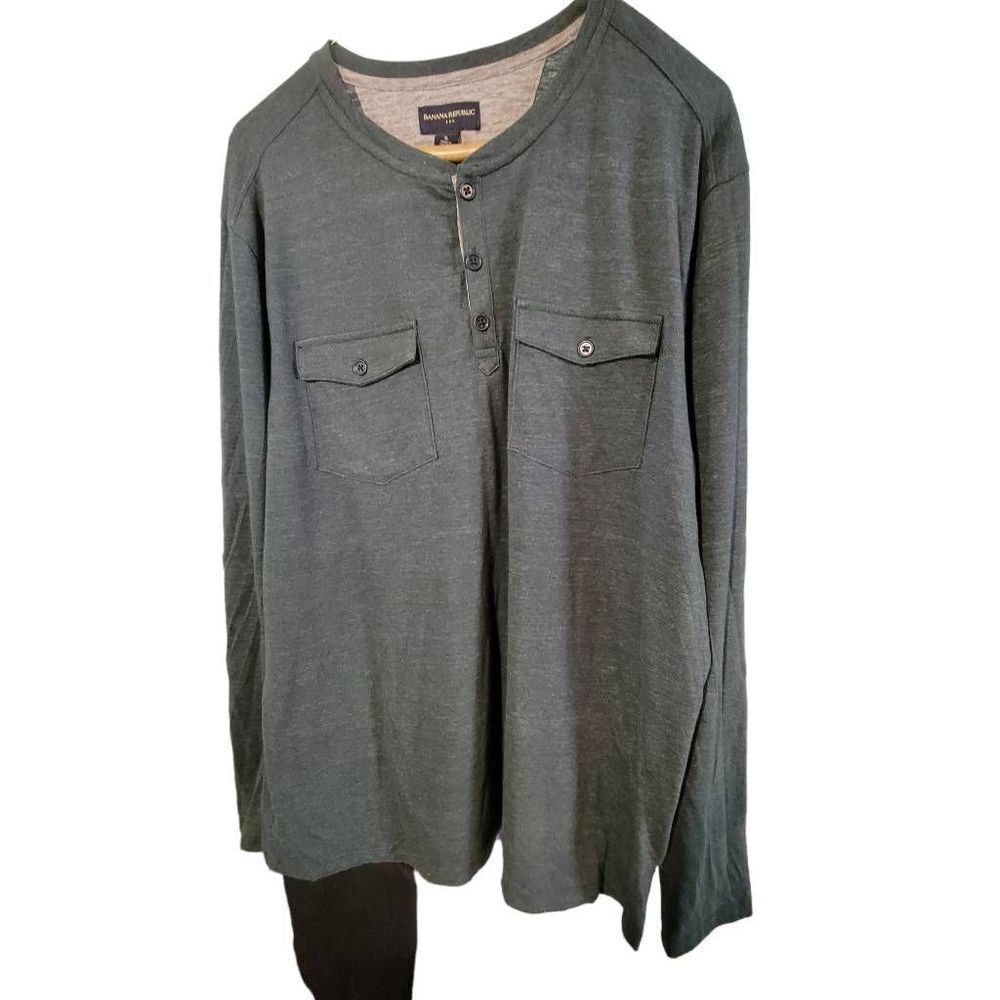 Banana Republic Double Pocket Longsleeve Henley Shirt